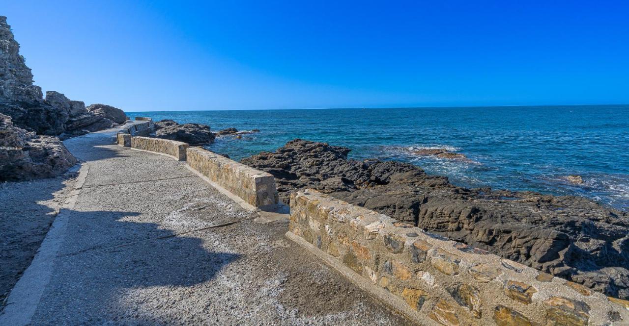 Blue Oasis On The Beach I Almunecar Bagian luar foto